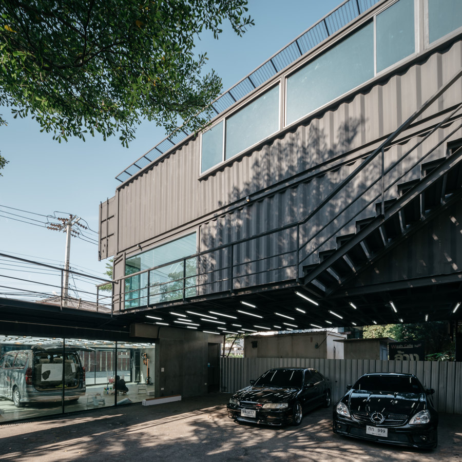 Muangthongthani Carcare von Archimontage Design Fields Sophisticated | Bürogebäude