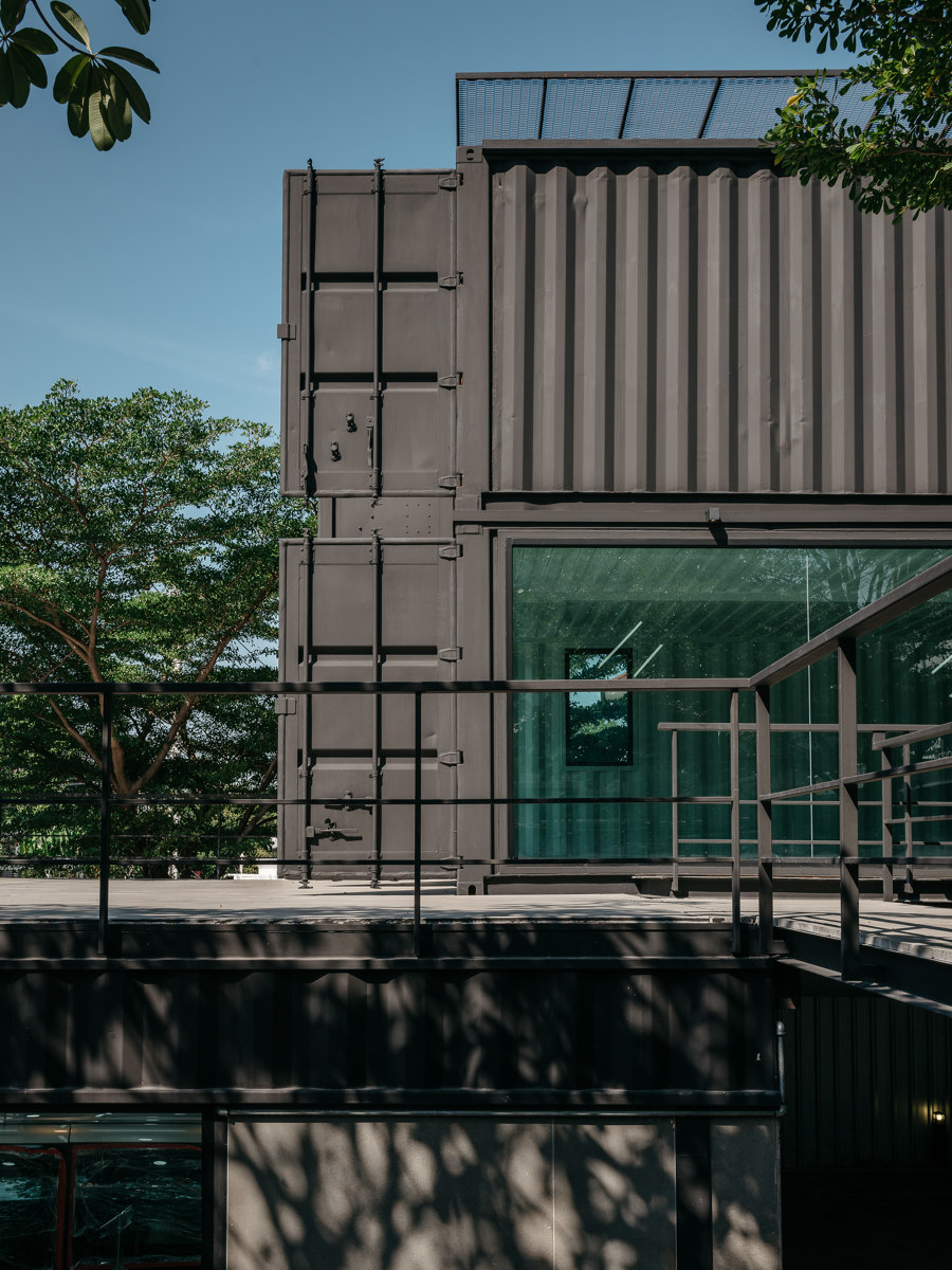 Muangthongthani Carcare von Archimontage Design Fields Sophisticated | Bürogebäude