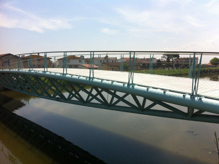 Deck plank for the pedestrian bridge in Chioggia by Saimex | Manufacturer references