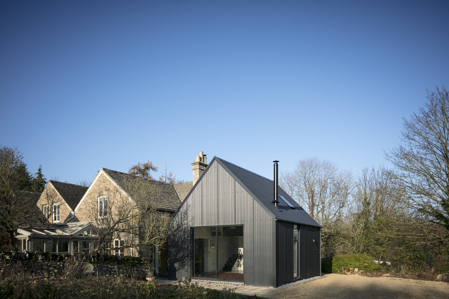 Corrugated metal extension de Eastabrook Architects | Maisons particulières