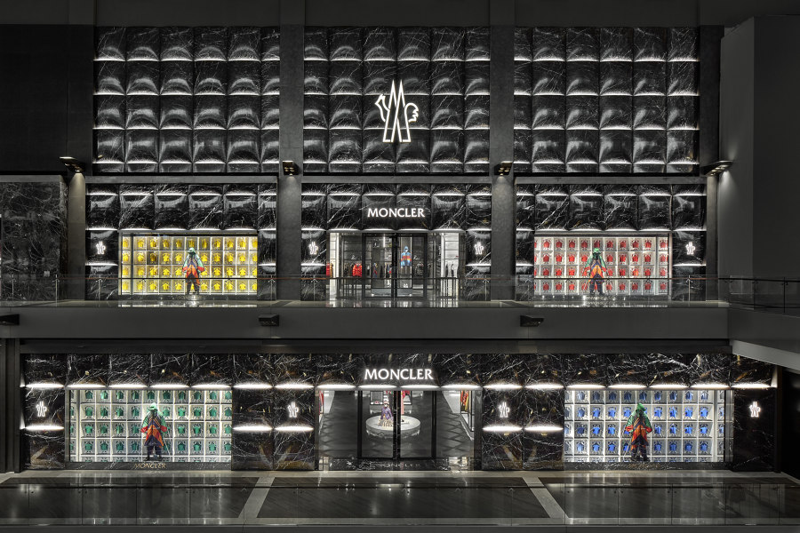 Moncler Singapore de CURIOSITY | Diseño de tiendas