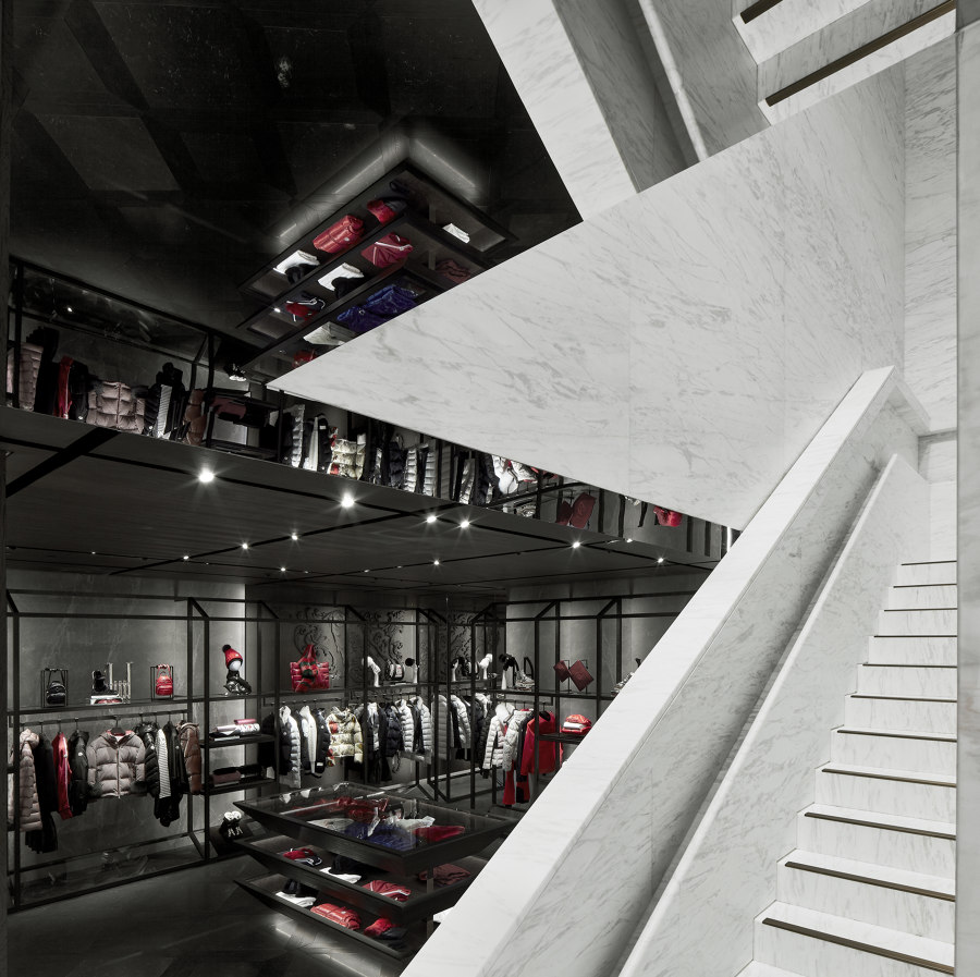 Moncler Singapore de CURIOSITY | Intérieurs de magasin