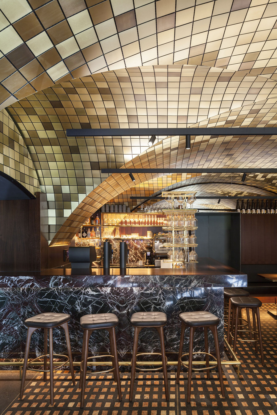Koller + Koller am Waagplatz Restaurant de BEHF Architects | Diseño de restaurantes