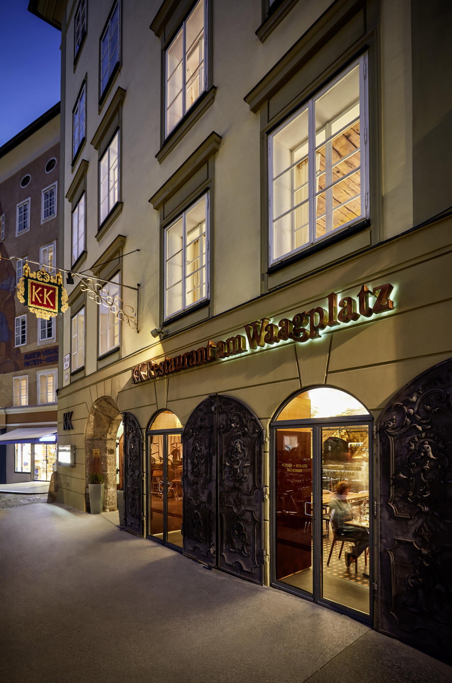 Koller + Koller am Waagplatz Restaurant di BEHF Architects | Ristoranti - Interni