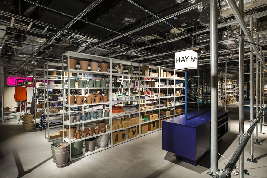 HAY pop-up store in Tokyo di Schemata Architects | Negozi - Interni