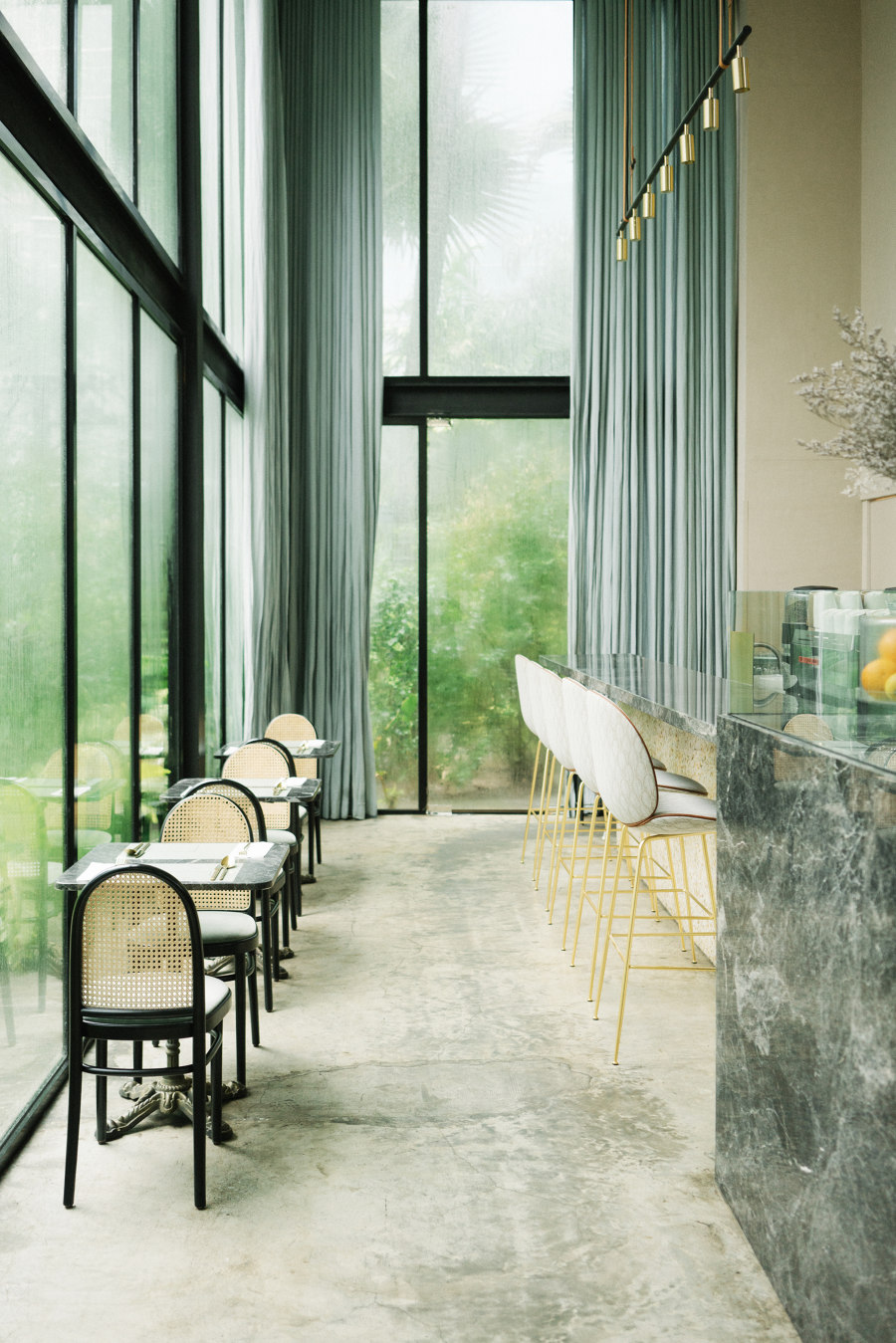 Harlan+Holden Glasshouse cafe | Intérieurs de café | GamFratesi