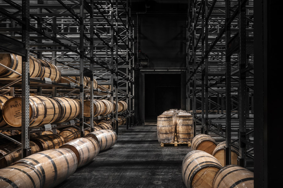 Kyrö Distillery Barrel Storage de Avanto Architects | Construcciones Industriales