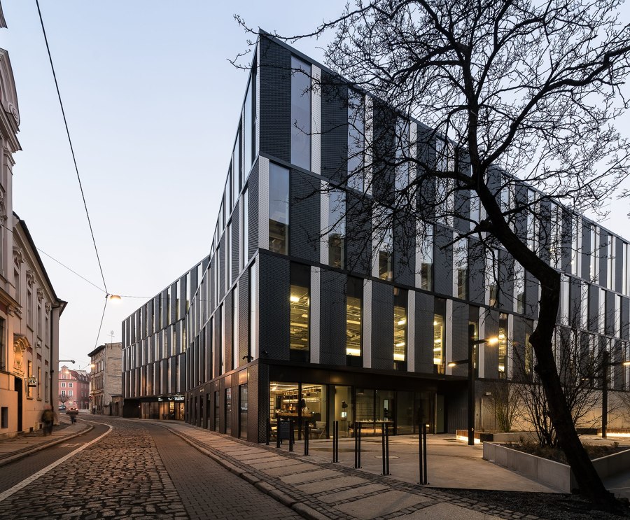 Office Building in Za bramka Street di Ultra Architects | Edifici per uffici