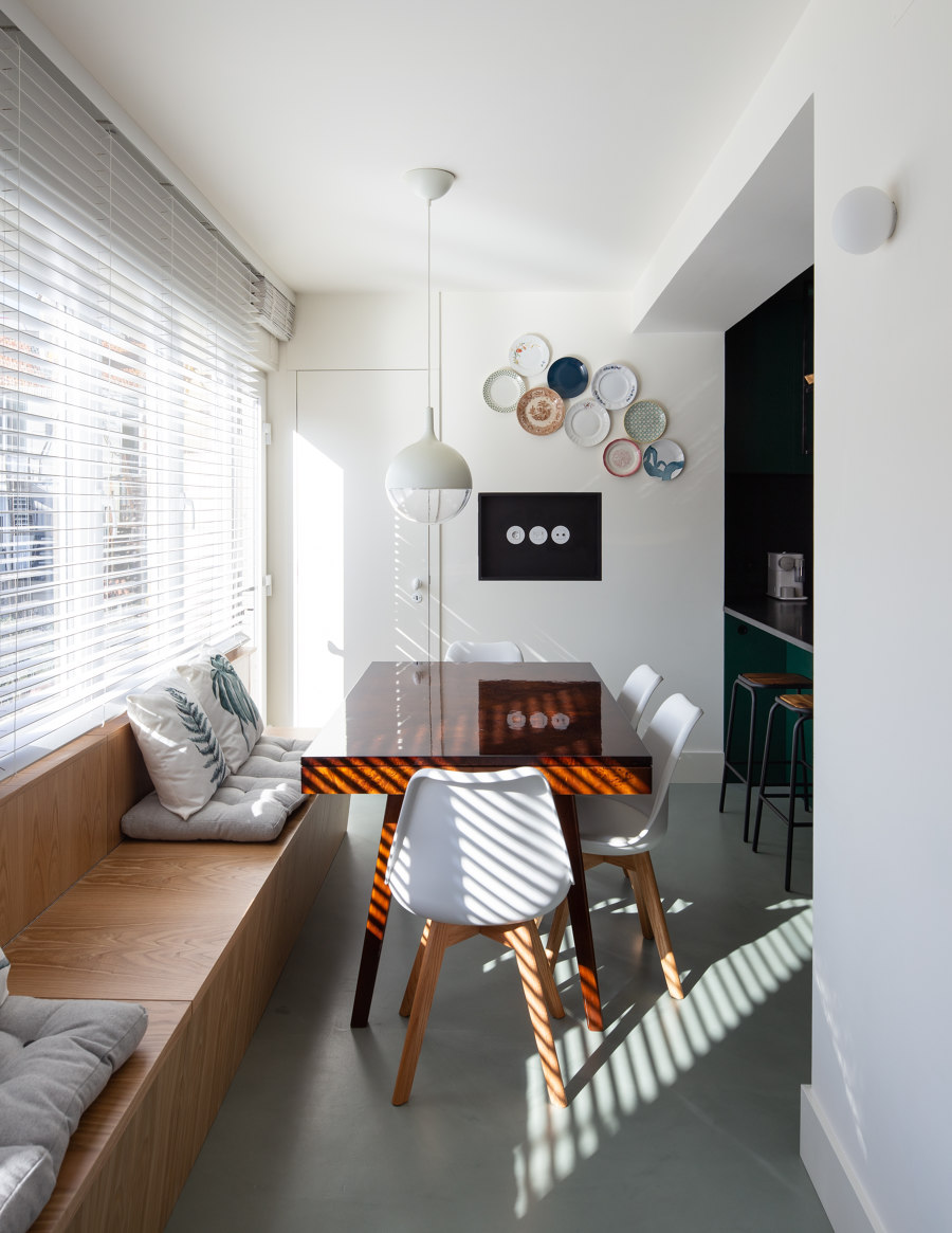 Arroios Apartment by Cirurgias Urbanas | Living space