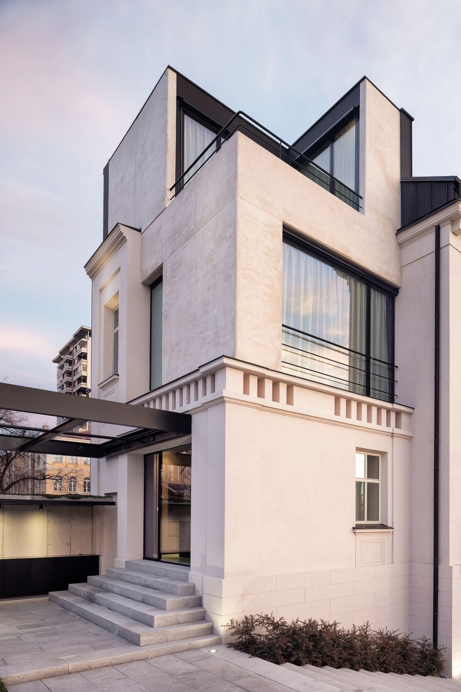 White Concrete Old House von I/O architects | Einfamilienhäuser