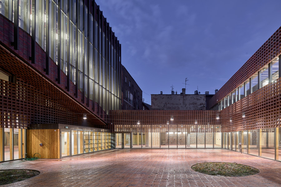 Silesia University's Radio and TV Department von BAAS arquitectura | Universitäten