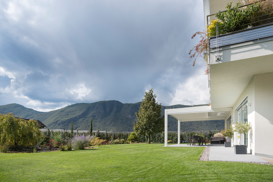 Private villa in Laives de KE Outdoor Design | Références des fabricantes
