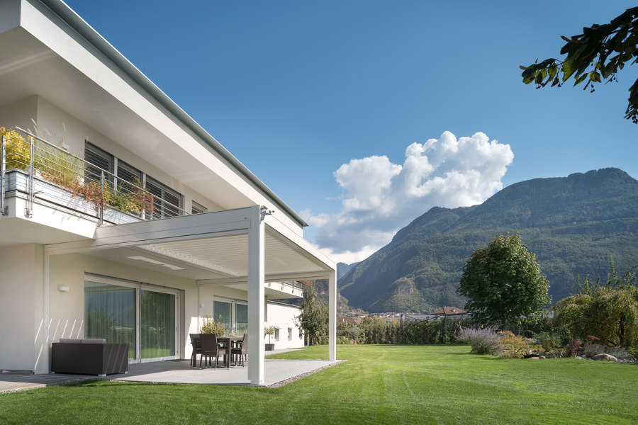 Private villa in Laives de KE Outdoor Design | Références des fabricantes