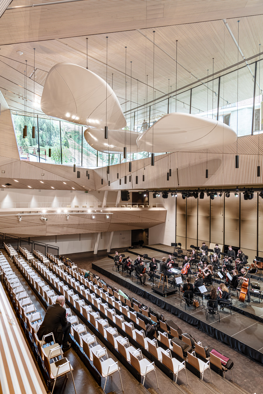 Andermatt Concert Hall de Studio Seilern Architects | Salas de conciertos