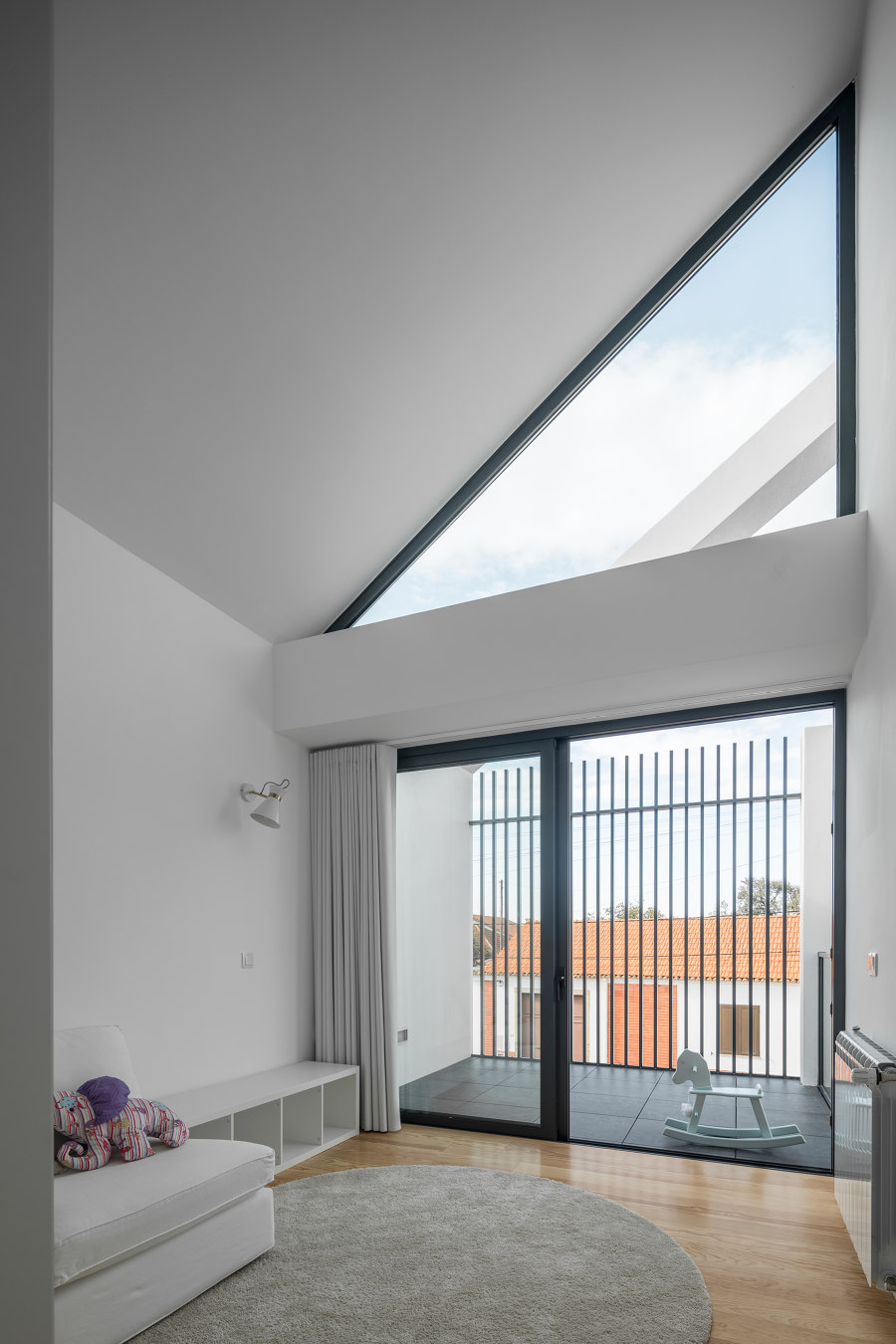 Arch House by FRARI | Detached houses