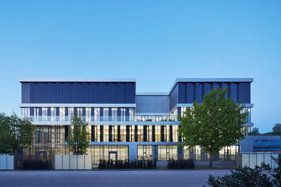 Erbe Elektromedizin Headquarter de Dannien Roller Architekten und Partner | Edificio de Oficinas