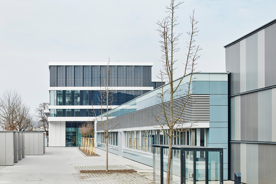 Erbe Production Hall de Dannien Roller Architekten und Partner | Immeubles de bureaux