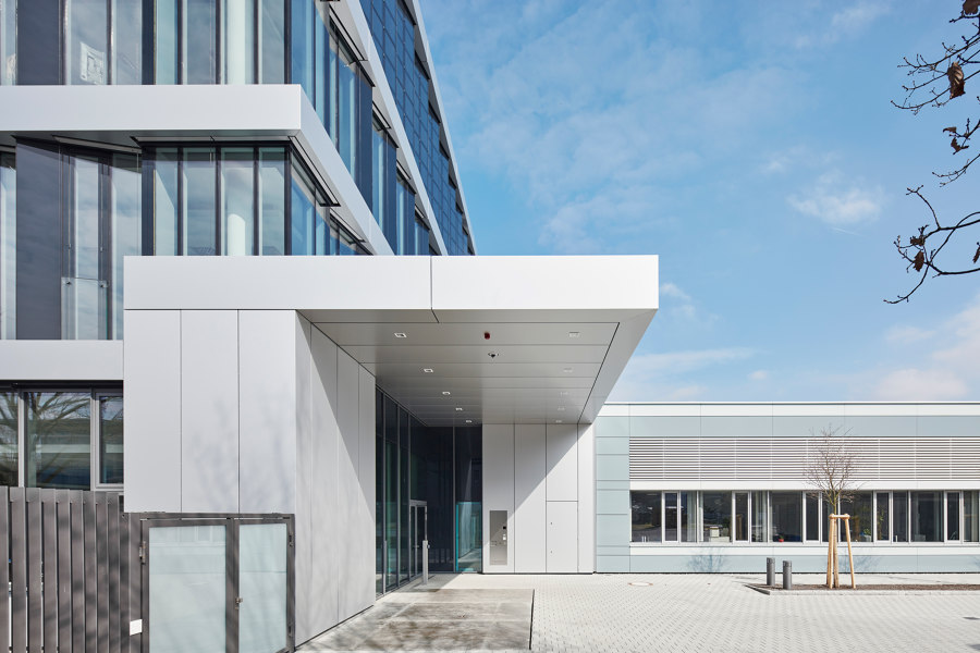 Erbe Production Hall de Dannien Roller Architekten und Partner | Edificio de Oficinas