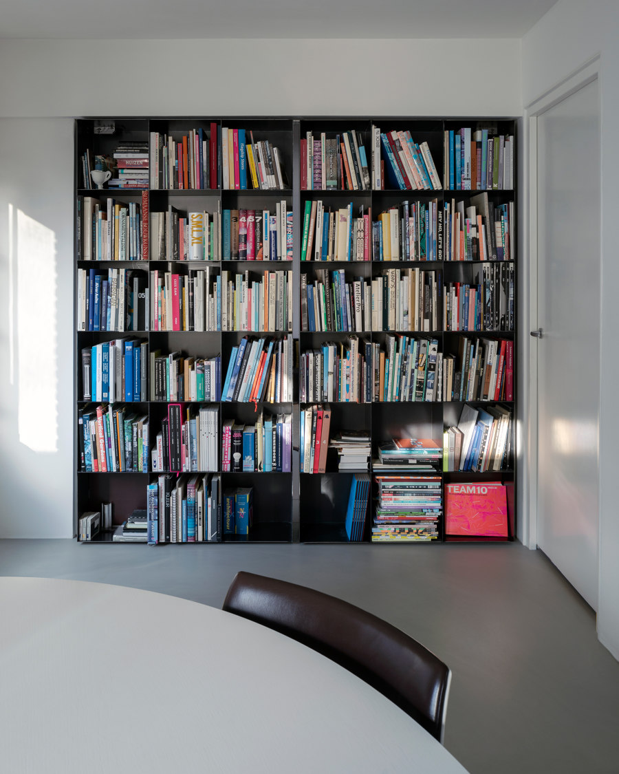 Pivoting Bookshelf project by Ernst Hoek by FritsJurgens | Manufacturer references