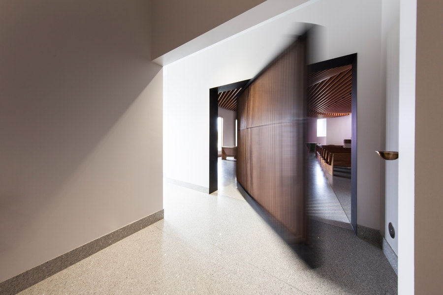 The pivot door of the St. Mary Chapel | Manufacturer references | FritsJurgens