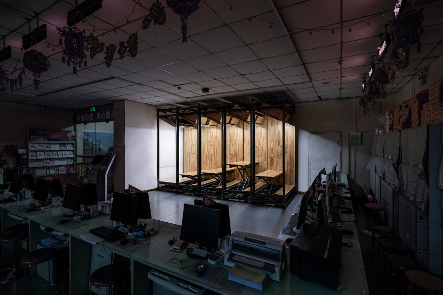 9.639 — An Inserted Variable Office von LUO studio | Bürogebäude