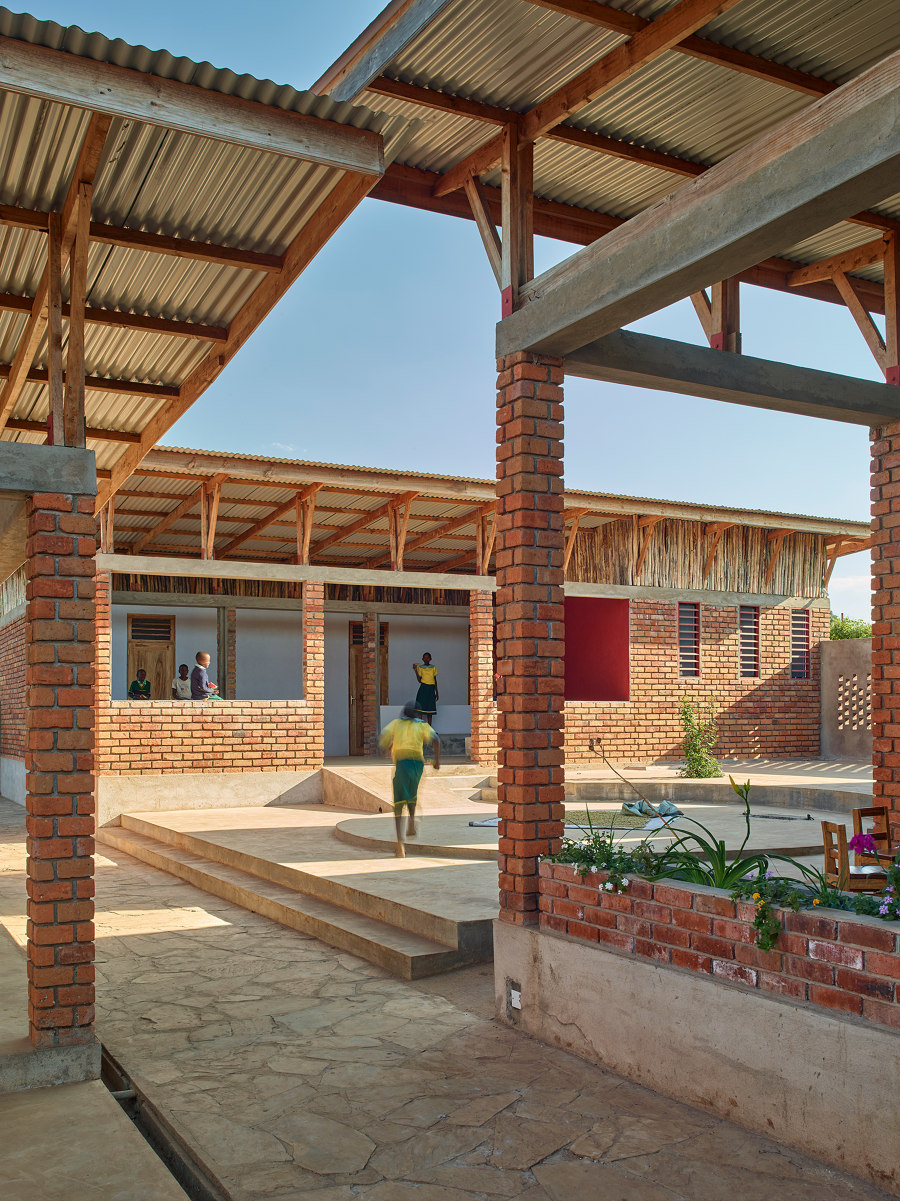 Econef Children’s Center von Asante Architecture & Design | Schulen