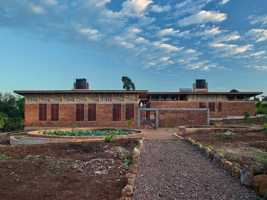 Econef Children’s Center de Asante Architecture & Design | Écoles
