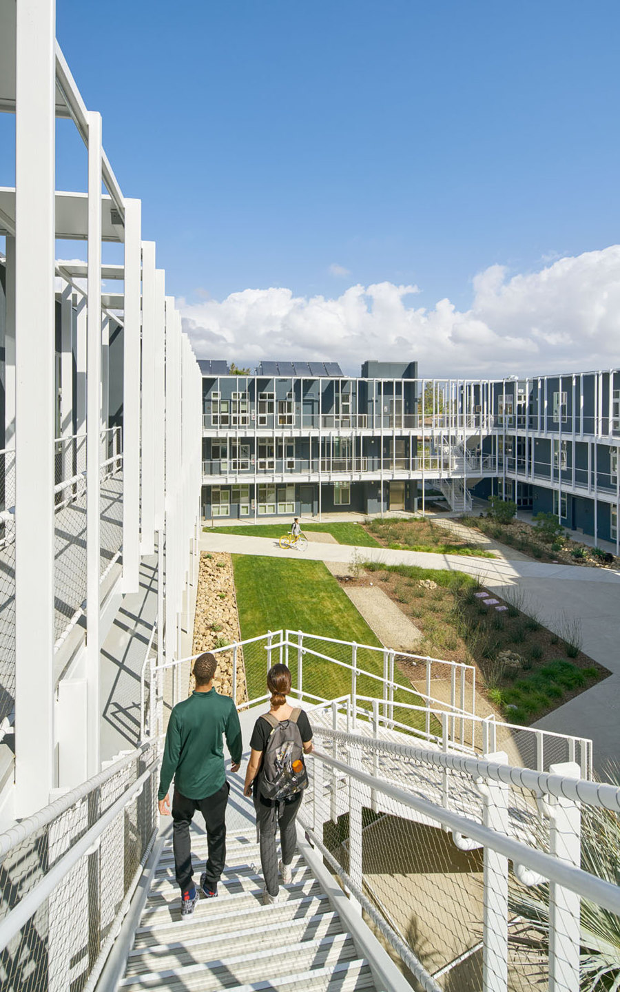 UCSB San Joaquin Student Housing di LOHA | Lorcan O’Herlihy Architects | Università