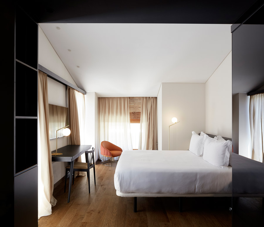 Hotel One Shot Mercat by NONNA designprojects | Hotel interiors