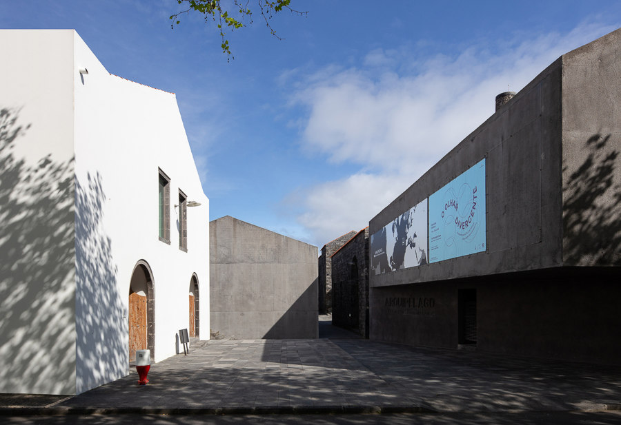 Arquipélago Contemporary Arts Centre von João Mendes Ribeiro Arquitecto | Messe- und Ausstellungsbauten