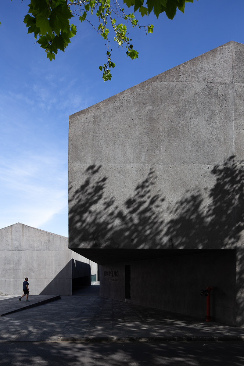 Arquipélago Contemporary Arts Centre de João Mendes Ribeiro Arquitecto | Edificios para exposiciones / ferias