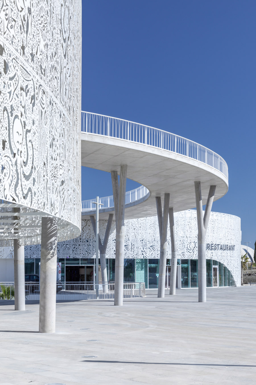 Palais des Congrès & Casino Cap d’Agde de A+ Architecture﻿ | Édifices sacraux / Centres communautaires