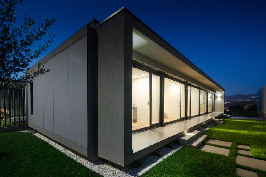 BOX XL Houses von Grupo Zegnea | Mehrfamilienhäuser