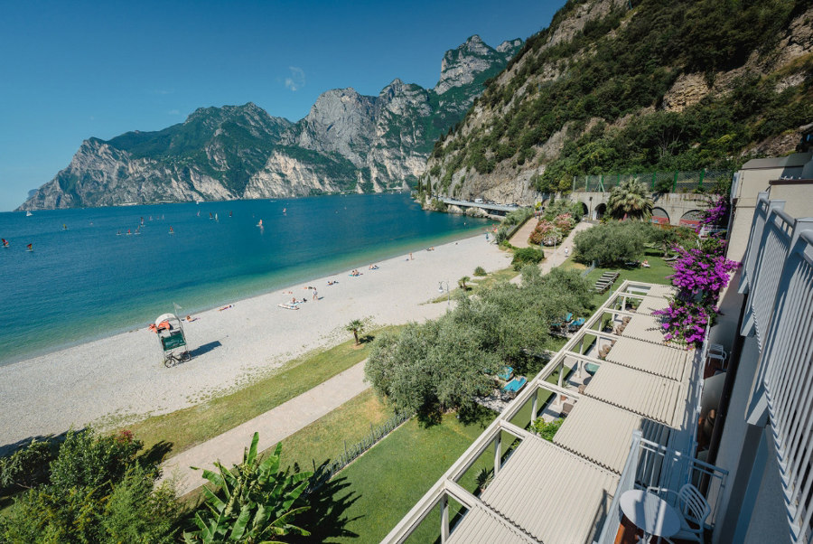 À L’HÔTEL BAIA AZZURRA, NEUF PERGOLAS BRERA POUR VIVRE LE LAC AU PREMIER RANG | Références des fabricantes | Pratic