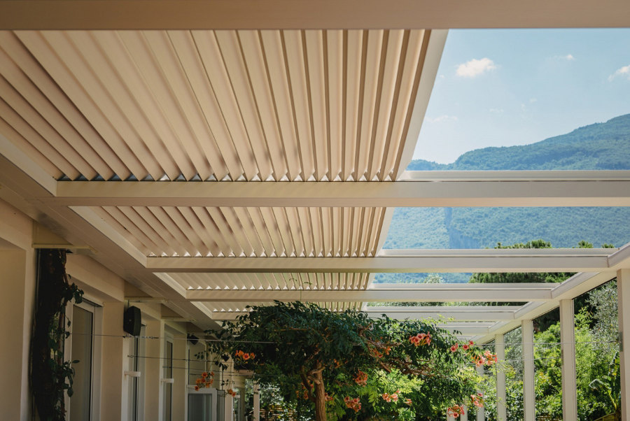 At Hotel Baia Azzurra, nine Brera pergolas to enjoy the lake in the front row | Manufacturer references | Pratic