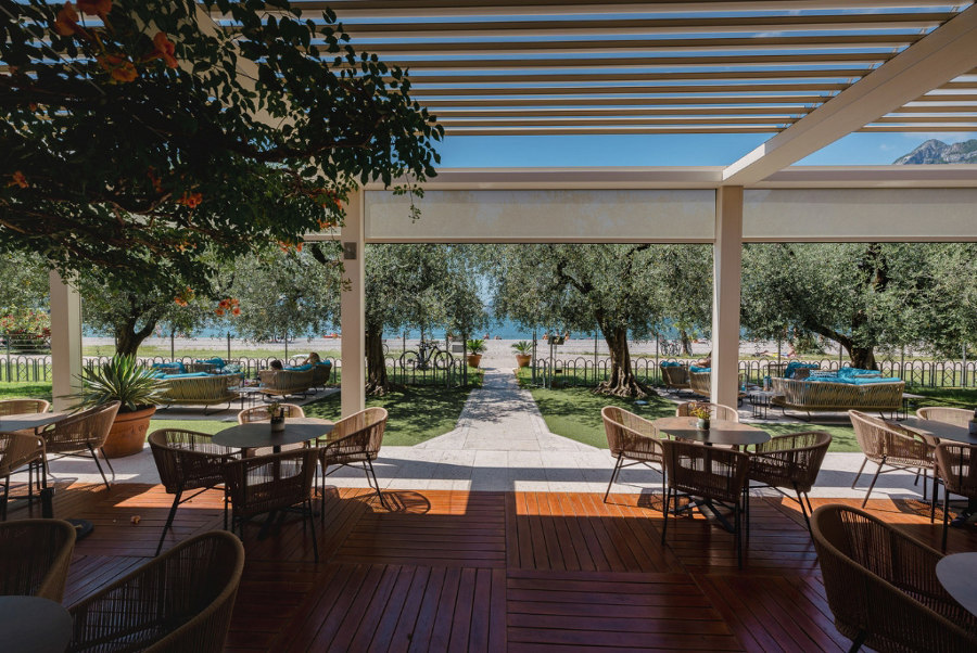 At Hotel Baia Azzurra, nine Brera pergolas to enjoy the lake in the front row | Manufacturer references | Pratic