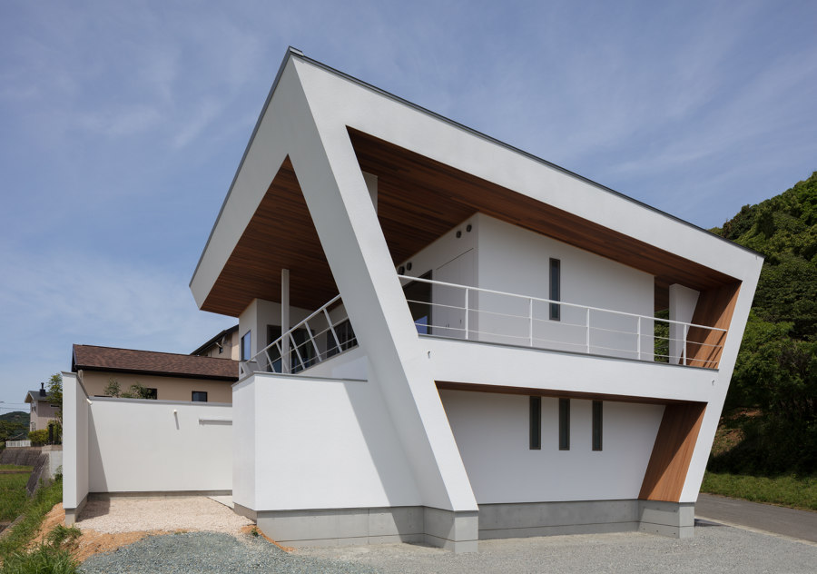 N12 House / Garage House With A Migratory Terrace de Architect Show | Maisons particulières