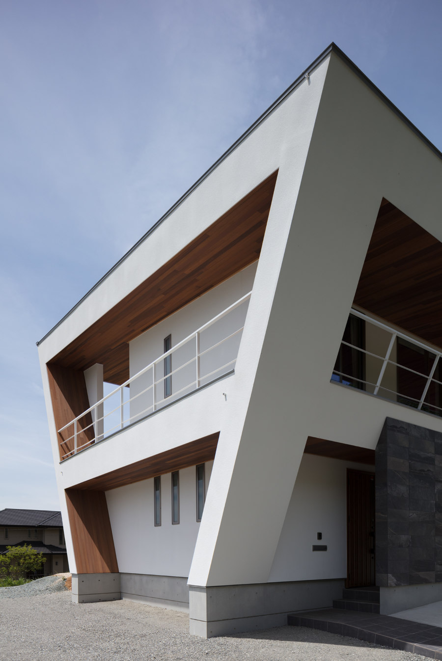 N12 House / Garage House With A Migratory Terrace von Architect Show | Einfamilienhäuser