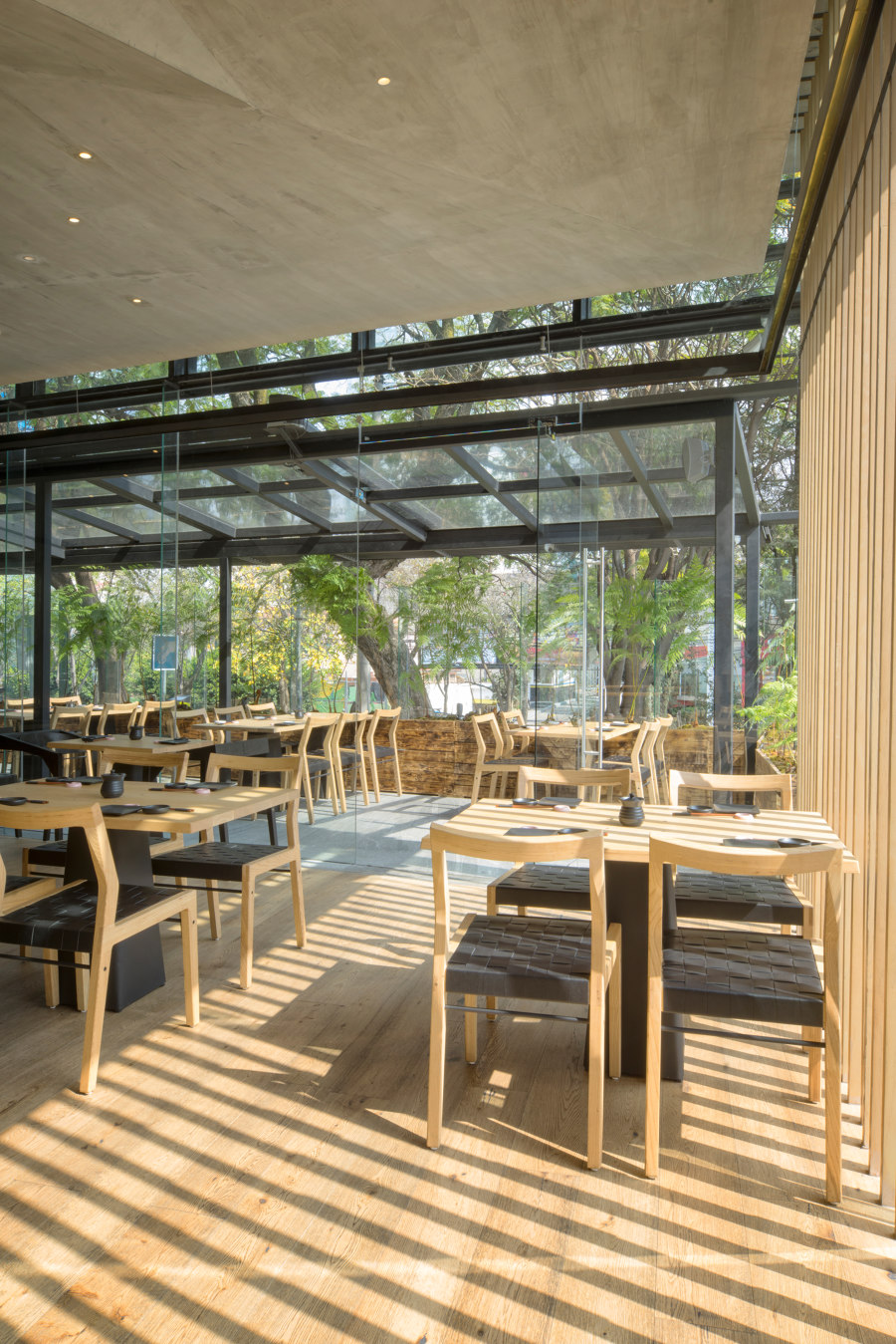 Oku Restaurant de Michan Architecture | Diseño de restaurantes