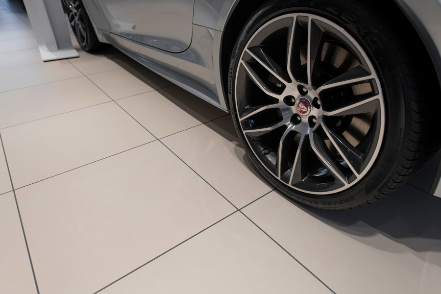 Jaguar Land Rover Corporate Design Floor von ArsRatio | Herstellerreferenzen