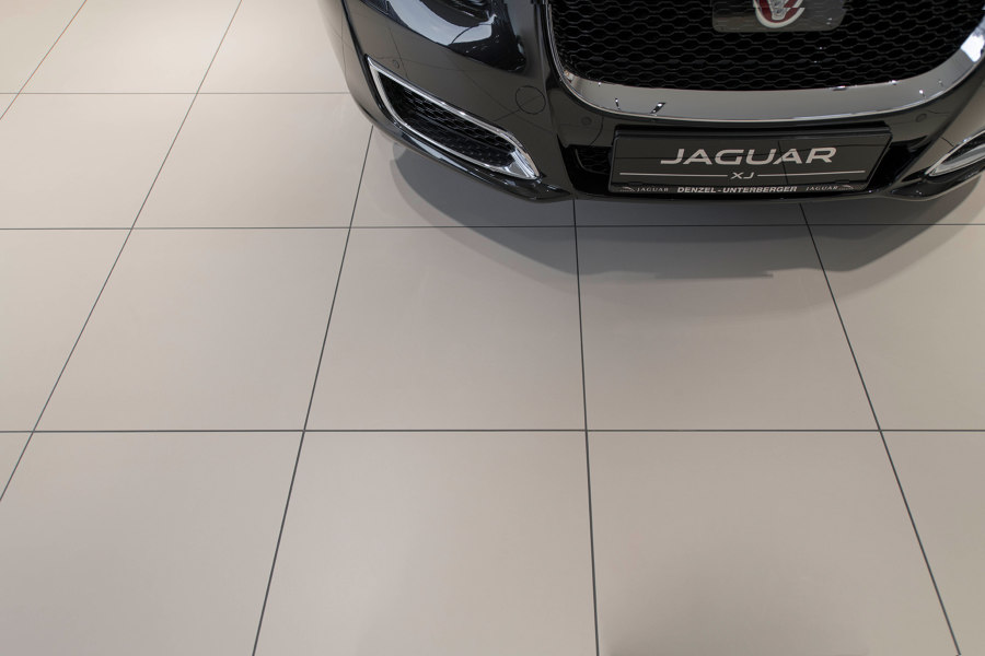 Jaguar Land Rover Corporate Design Floor de ArsRatio | Références des fabricantes