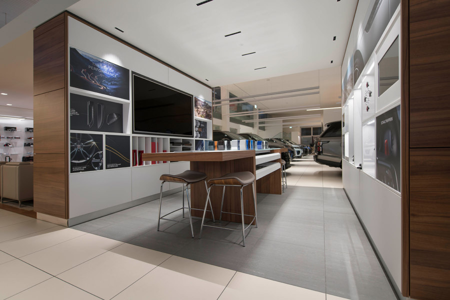 Jaguar Land Rover Corporate Design Floor von ArsRatio | Herstellerreferenzen