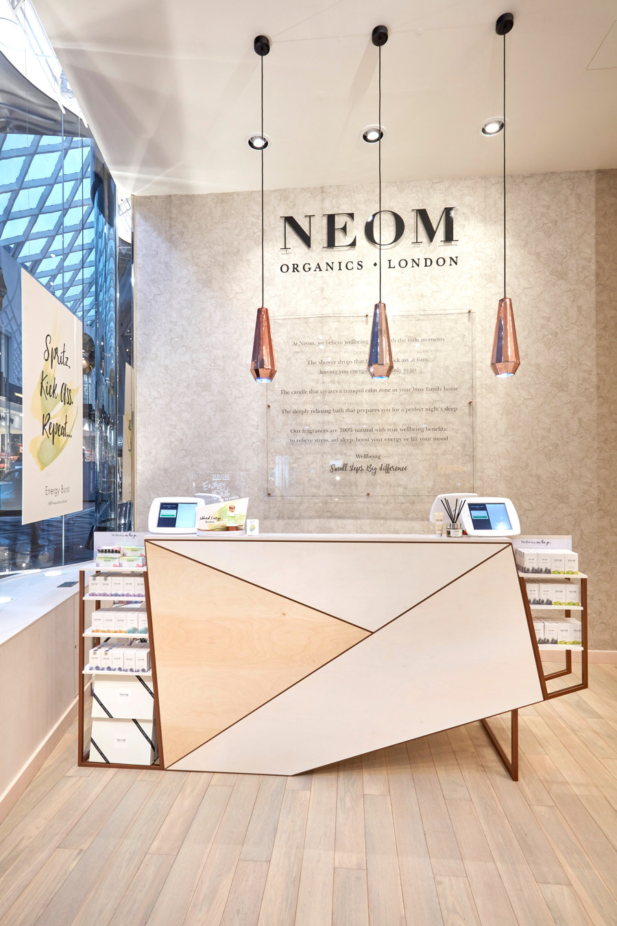 Neom Organics de FormRoom | Intérieurs de magasin