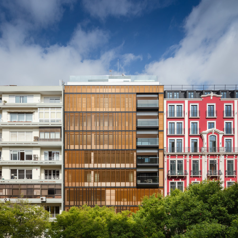 Lisbon Wood Residential Building de Plano Humano Arquitectos | Urbanizaciones