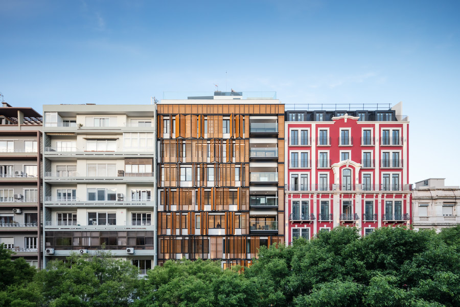 Lisbon Wood Residential Building di Plano Humano Arquitectos | Case plurifamiliari