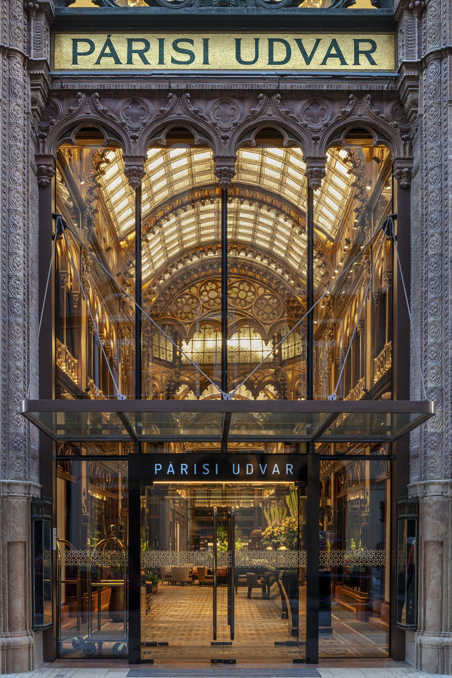 Paris Court | Hotels | ARCHIKON