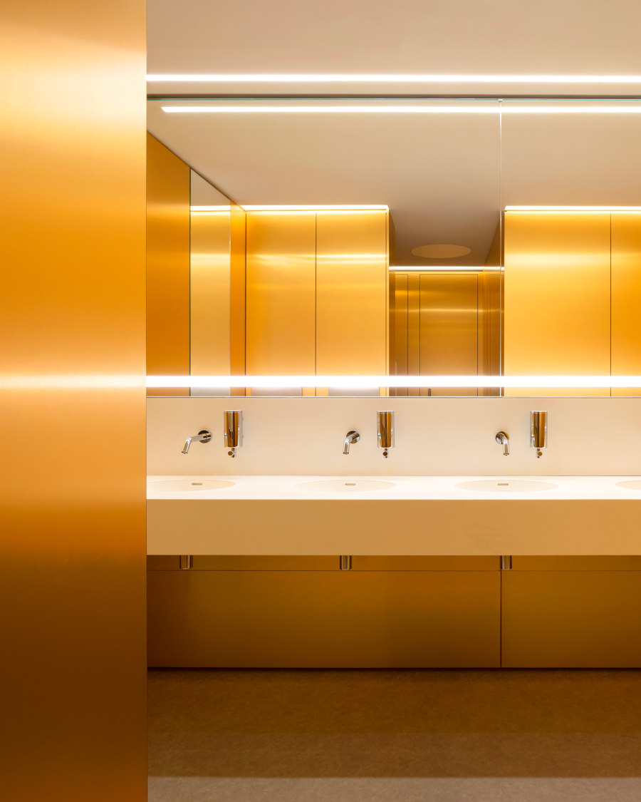 Selfridges Offices by Alex Cochrane Architects | Office facilities