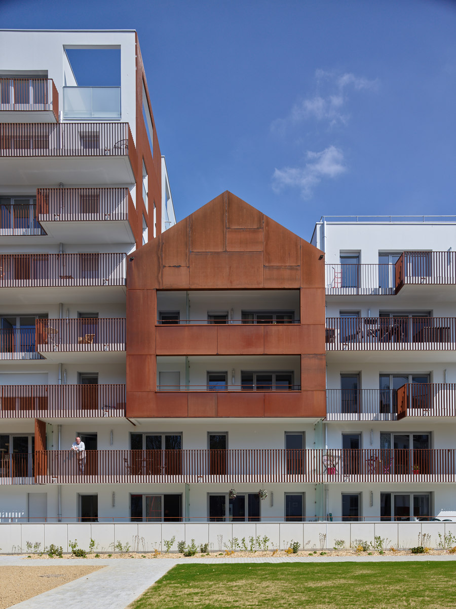 Le Cours des Arts by a/LTA | Apartment blocks