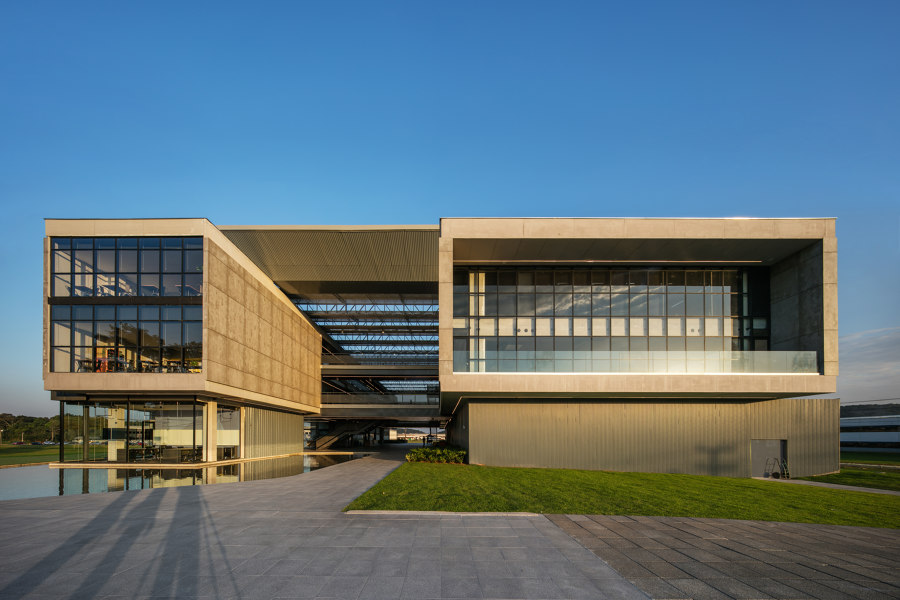 Ágora Tech Park by Estúdio Modulo | Administration buildings