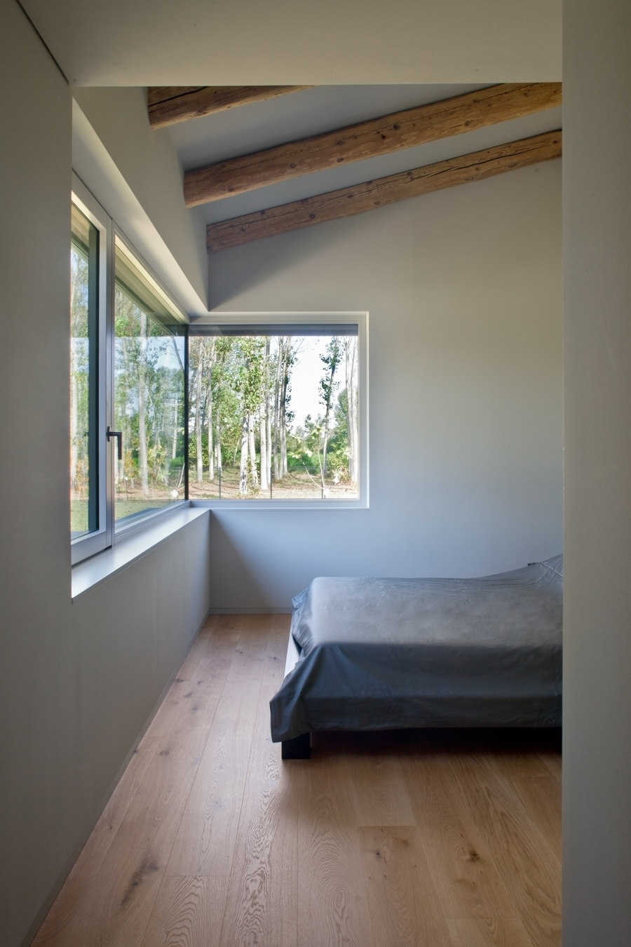 110_House in the poplar de MIDE architetti | Casas Unifamiliares